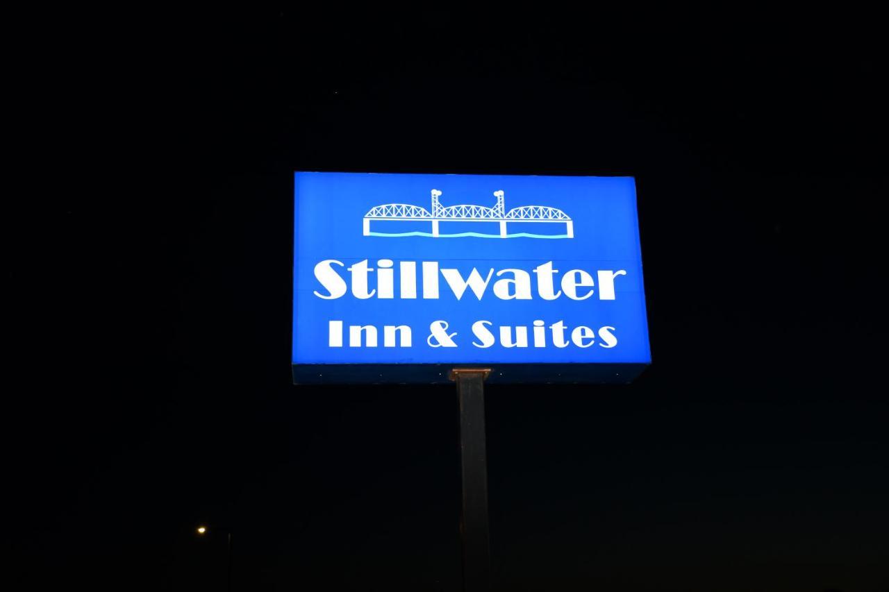 Stillwater Inn & Suites Bagian luar foto