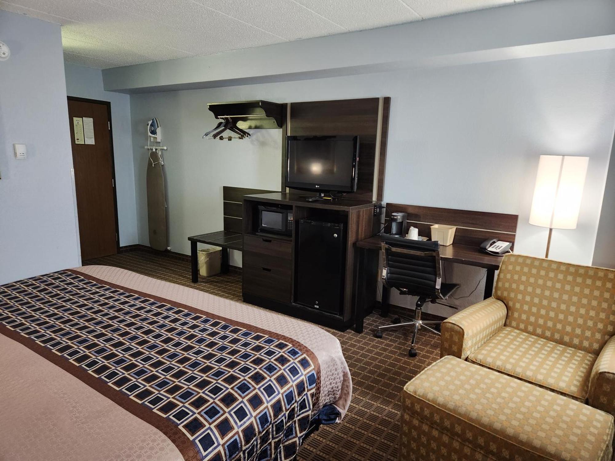 Stillwater Inn & Suites Bagian luar foto